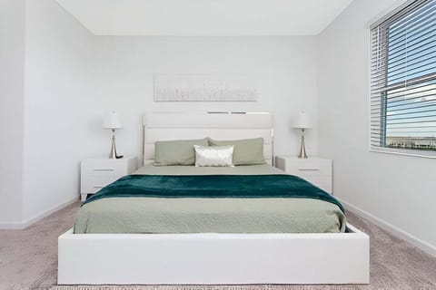 Relax in style: comfortable master bedroom with full private bathroom and access to the balcony/terrace.