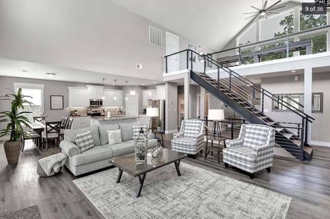 The open floorplan makes for an inviting vacation! 