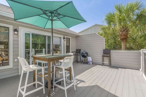 "Excellent location with private beach just steps away. Outdoor shower was great. Met our needs and was comfortable. Would stay again." - Jacqueline