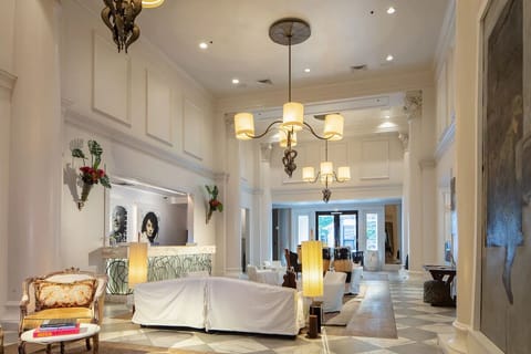 Linger longer in a bright lobby made for conversation.
