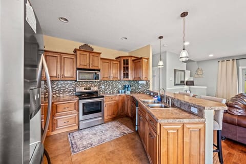 A full suite of stainless steel appliances is also available for your use.