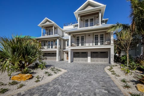 Big Kahuna by Lido Key Vacations