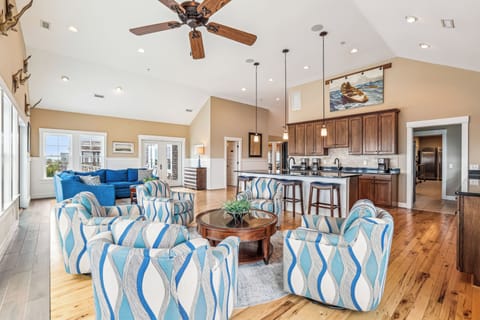 Upper Level,Living Area,