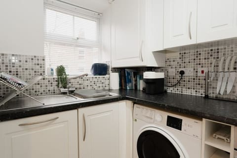 Compact and Functional Kitchen: Optimized Design for Effortless Cooking and Convenience