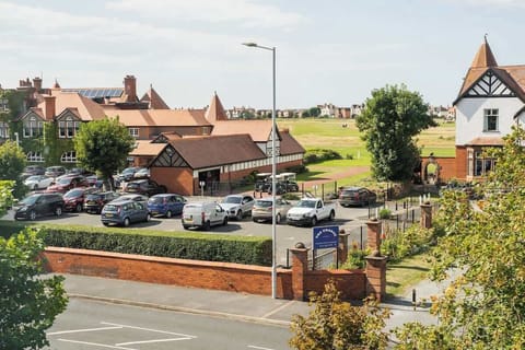 The View: enjoy stunning views overlooking the iconic Royal Liverpool Golf Club from the comfort of our beautifully refurbished flat.   A short walk away to the Course.