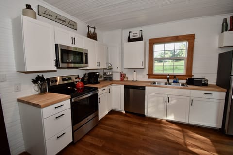 Updated and well equipped kitchen