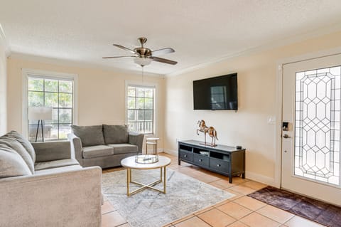 Tampa Vacation Rental | 3BR | 2.5BA | 1,500 Sq Ft | Step-Free Entry