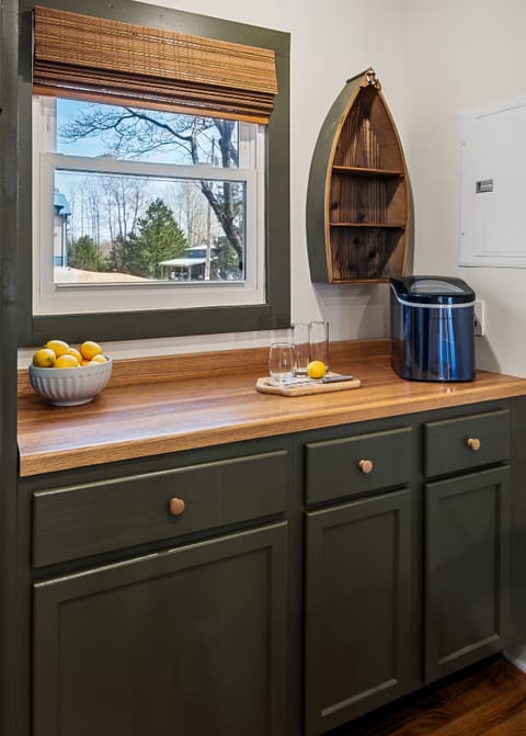 Ice maker and kitchen prep space. 