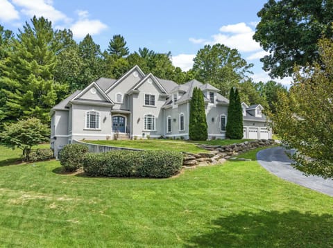 Panoramic view of the entire estate and surroundings! Your Palatial Getaway!