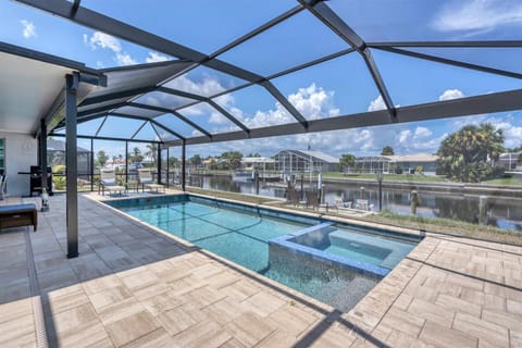 Beautiful 3 bed 2 bath villa located in Charlotte Harbor Area