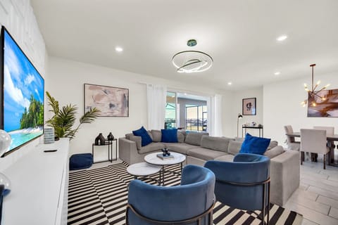 Relaxation station: Our living room welcomes you with open arms!