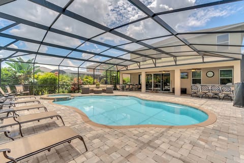 Beautiful 7 bed 6 bath villa located in Watersong