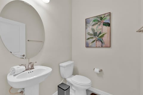  This villa has a total of 5.5 bathrooms.