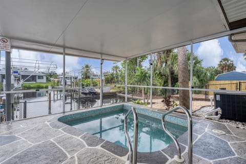 Beautiful 3 bed 2 bath villa located in Charlotte Harbor Area