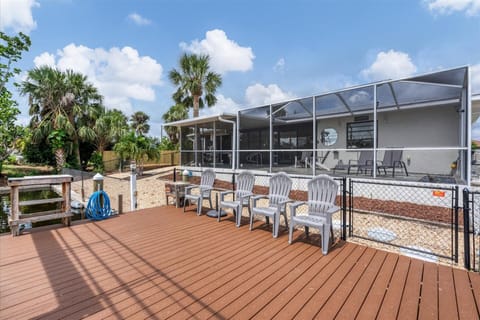 Beautiful 3 bed 2 bath villa located in Charlotte Harbor Area