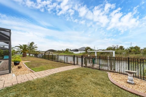 Beautiful 3 bed 2 bath villa located in Charlotte Harbor Area