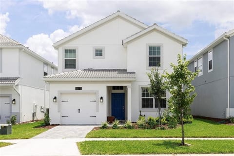 Beautiful 5 bed 5 bath villa located in Champions Gate Resort