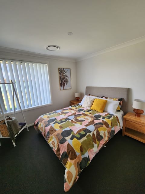 bedroom with queen bed