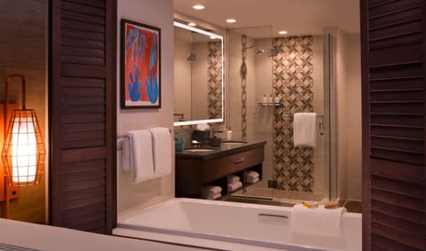 Bay/Marina View Jr Suite Bathroom