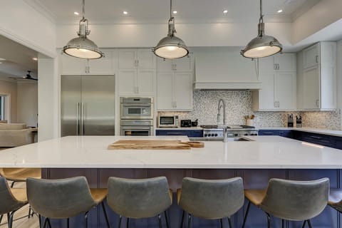 Kitchen with bar seating