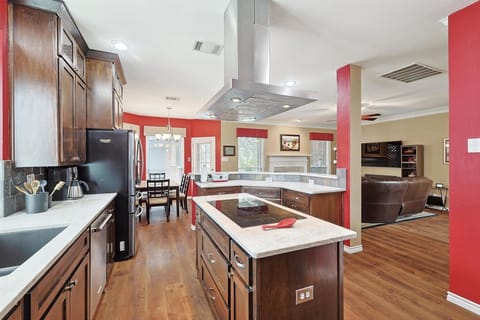 With classic cabinets, double ovens, and a kitchen island, this spacious kitchen is not only a fantastic place for meal prep but also for entertaining and socializing.
