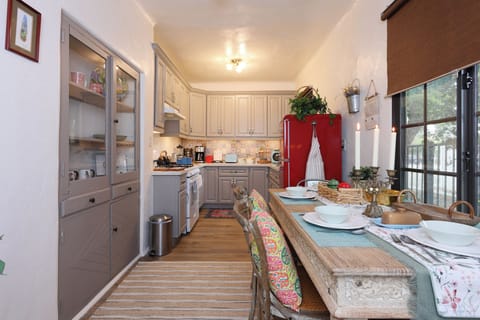 A beautifully designed kitchen and dining space.