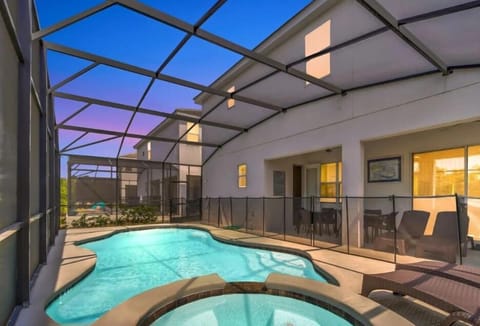 Enjoy your holidays in a 12-bedroom, 11.5-bathroom home, ideal for large groups!