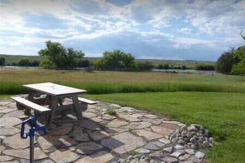 3bf1ea8a-8400-4a23-abbf-7b8e6ea95a83