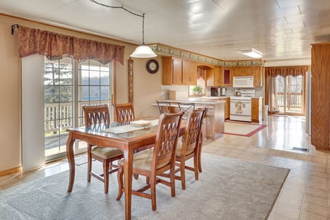 Dining Area | 2-Story Home