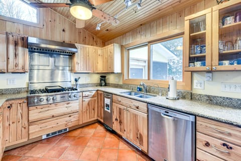 Kitchen | Wall Oven | Microwave | Refrigerator