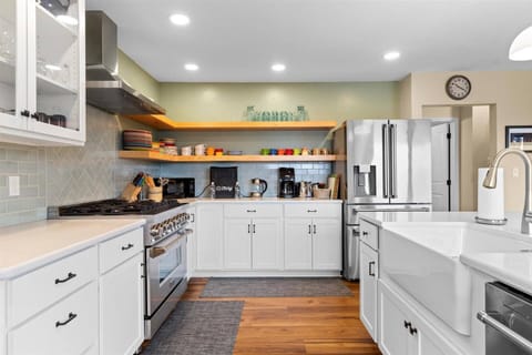 Embrace the colorful kitchen to cook your favorite meals!