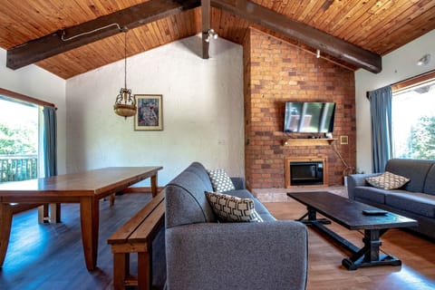 Open concept living, dining & kitchen