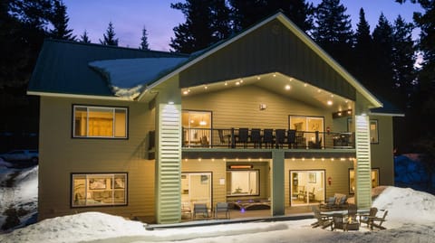 Mill Creek Lakehouse with tons of room to gather, spread out, and enjoy!