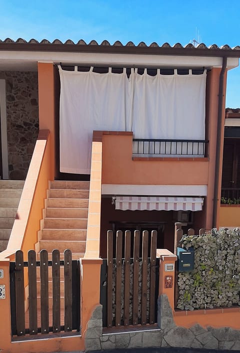 Foto facciata tende chiuse