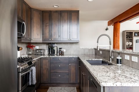 Indoors, Kitchen, Sink, Sink Faucet, Microwave