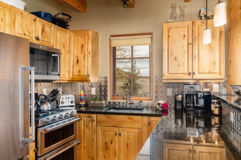 Indoors, Kitchen, Sink, Sink Faucet, Microwave