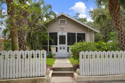 The Pineapple Bungalow Front Entrance