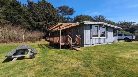 Heceta Beach Bungalow - Deck on North Side