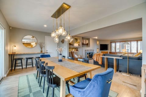 Stunning open concept dining room and family room. 