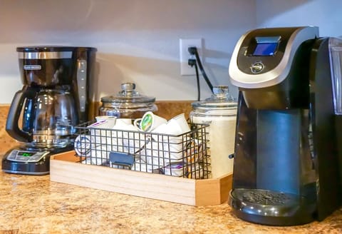 Coffee & tea bar, check.