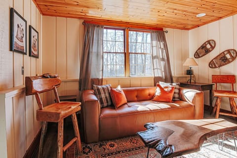 Living Room / Lounge