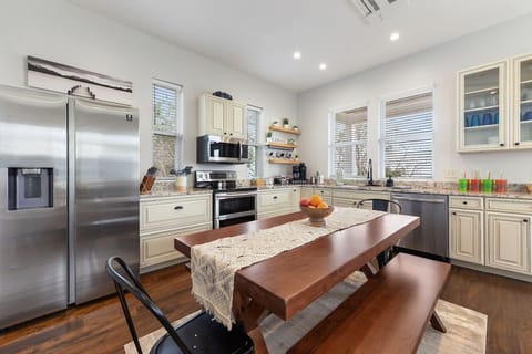 Family meals are the best way to spend time together on vacation.  Seating for 8, and extra chairs available