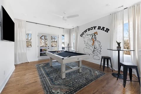 Play and Unwind: Pool Table Perfectly Placed in the Home