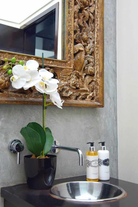 Shower,Toilet,Bathroom