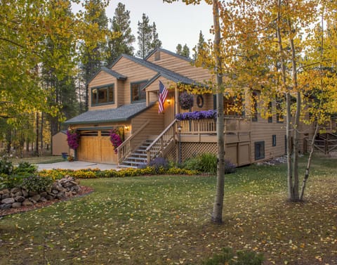 4003 Ski Hill, front yard during the fall season.
