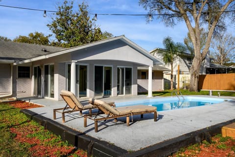 Brandon Vacation Rental | 4BR | 3BA | 2,123 Sq Ft | 2 Steps to Access