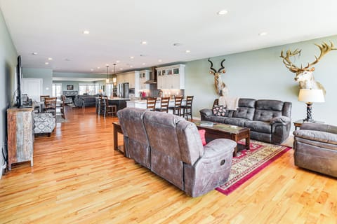 Yankton Vacation Rental | 4BR | 3BA | 3,000 Sq Ft | 2 Steps to Enter