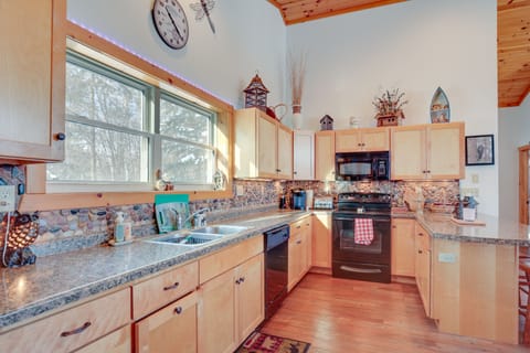 Kitchen | Dishwasher | Toaster | 2nd Floor