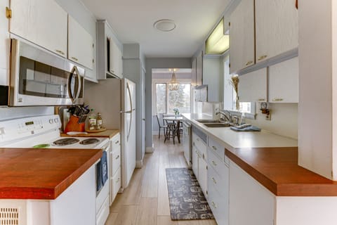 Kitchen | Main Level | Toaster | Dishwasher | Cooking Basics