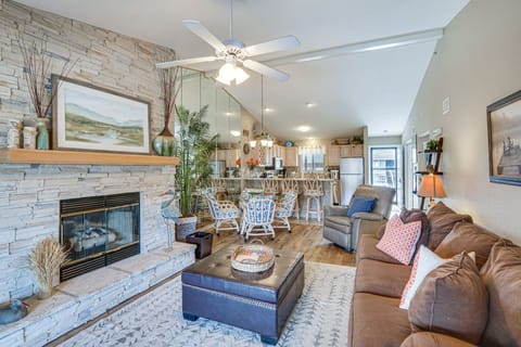 Osage Beach Vacation Rental | 2BR | 2BA | 1,200 Sq Ft | Stairs Required